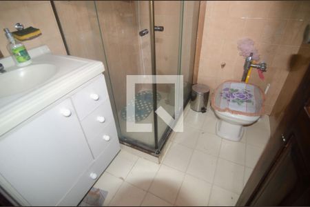 Casa à venda com 180m², 4 quartos e 2 vagasBnaheiro