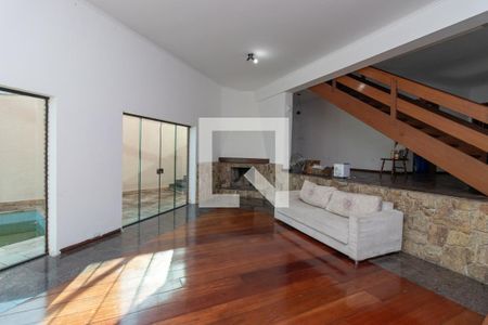 Sala de casa de condomínio à venda com 3 quartos, 400m² em Barro Branco (zona Norte), São Paulo