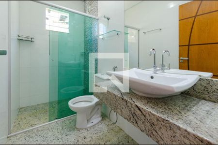 Casa à venda com 280m², 4 quartos e 4 vagasBanheiro suíte 2