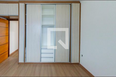 Casa à venda com 280m², 4 quartos e 4 vagasSuíte 1