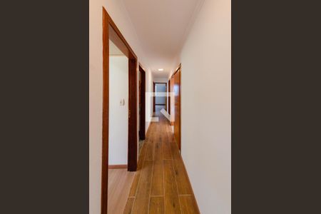 Casa à venda com 280m², 4 quartos e 4 vagasCorredor