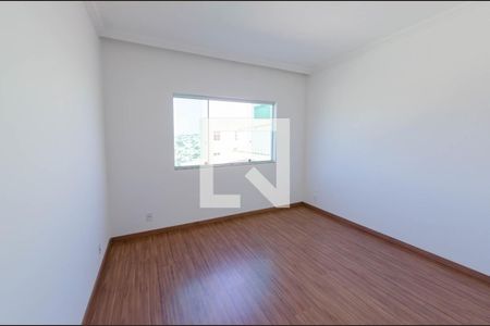 Casa à venda com 280m², 4 quartos e 4 vagasSuíte 2