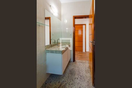 Casa à venda com 280m², 4 quartos e 4 vagasBanheiro