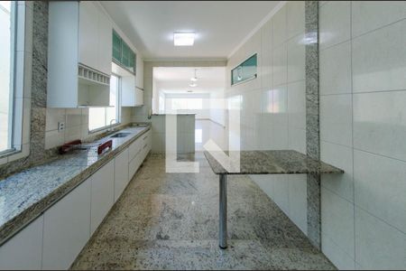 Casa à venda com 280m², 4 quartos e 4 vagasCozinha