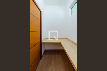 Casa à venda com 280m², 4 quartos e 4 vagasEscritório