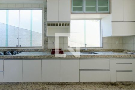 Casa à venda com 280m², 4 quartos e 4 vagasCozinha