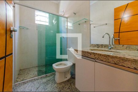 Casa à venda com 280m², 4 quartos e 4 vagasBanheiro