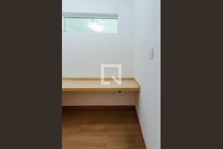 Casa à venda com 280m², 4 quartos e 4 vagasEscritório