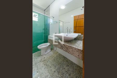 Casa à venda com 280m², 4 quartos e 4 vagasBanheiro suíte 2