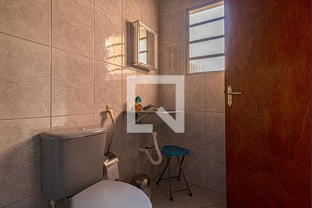 banheiro na suíte de casa à venda com 3 quartos, 137m² em Vila Brasilina, São Paulo