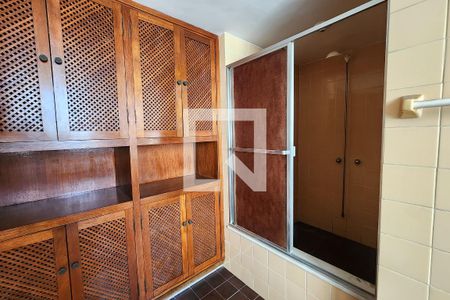 Apartamento à venda com 180m², 2 quartos e 2 vagasBanheiro da Suíte
