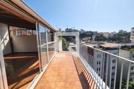 Apartamento à venda com 180m², 2 quartos e 2 vagasSacada da Área Externa