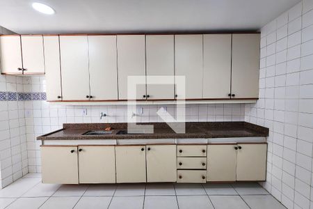 Apartamento à venda com 180m², 2 quartos e 2 vagasCozinha