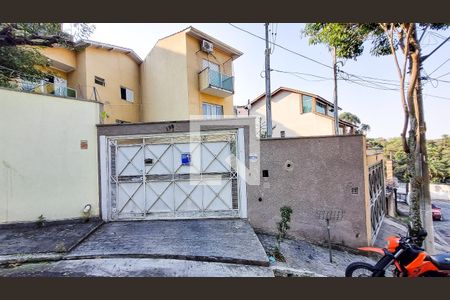 Casa à venda com 130m², 3 quartos e 4 vagas Casa à venda com 130m², 3 quartos e 4 vagasFachada