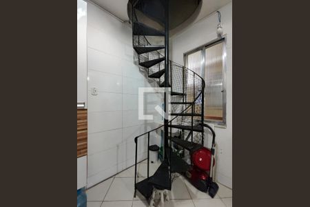 Casa à venda com 150m², 4 quartos e 1 vagaEscada