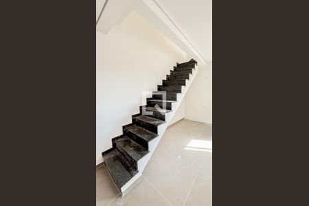 Apartamento à venda com 86m², 2 quartos e 2 vagasEscada