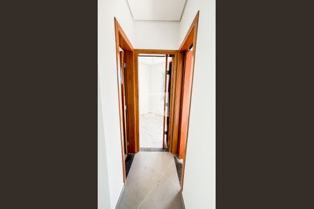 Corredor de apartamento à venda com 2 quartos, 86m² em Vila Scarpelli, Santo André