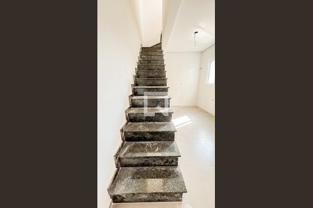 Apartamento à venda com 86m², 2 quartos e 2 vagasEscada