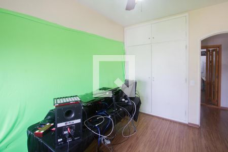 Apartamento à venda com 148m², 4 quartos e 2 vagasQuarto 2