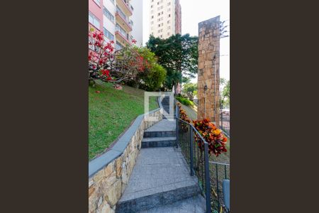 Apartamento à venda com 65m², 2 quartos e 1 vagaEscada