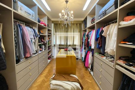 Apartamento para alugar com 440m², 6 quartos e 2 vagas Apartamento para alugar com 440m², 6 quartos e 2 vagasQuarto 1 - Closet
