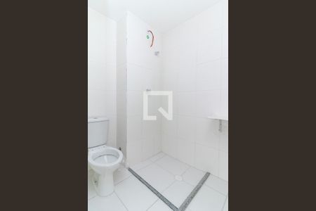 Banheiro de apartamento para alugar com 1 quarto, 27m² em Conjunto Residencial José Bonifácio, São Paulo