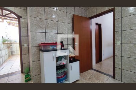 Casa para alugar com 500m², 6 quartos e 4 vagasCozinha 