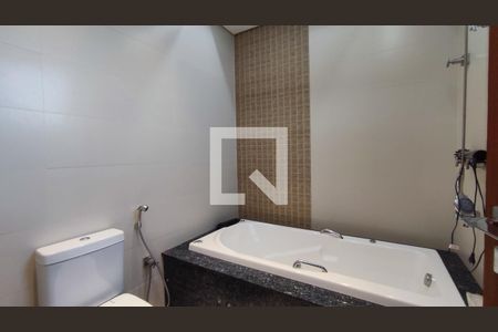 Casa para alugar com 500m², 6 quartos e 4 vagasBanheiro suite 1 