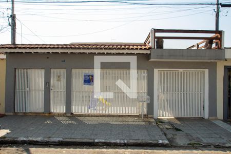 Casa à venda com 250m², 3 quartos e 2 vagas Casa à venda com 250m², 3 quartos e 2 vagasFachada