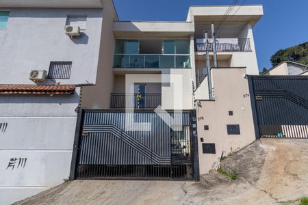 Casa à venda com 119m², 3 quartos e 2 vagasFachada