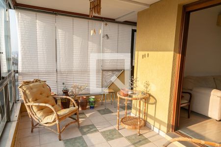 Apartamento à venda com 130m², 3 quartos e 2 vagasVaranda