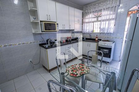 Casa à venda com 350m², 3 quartos e 2 vagasCozinha
