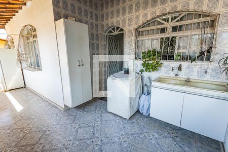 Casa à venda com 350m², 3 quartos e 2 vagasArea de serviço