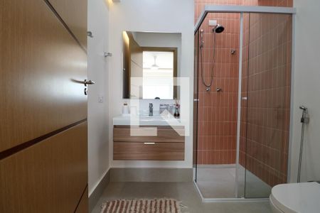 Casa para alugar com 450m², 5 quartos e 1 vaga Casa para alugar com 450m², 5 quartos e 1 vagaBanheiro Suíte 2