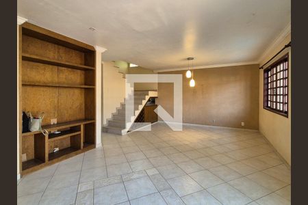 Sala de casa de condomínio à venda com 3 quartos, 180m² em Vargem Pequena, Rio de Janeiro