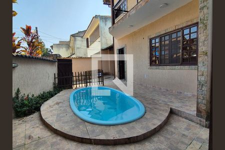 Casa de condomínio à venda com 180m², 3 quartos e 1 vaga Casa de condomínio à venda com 180m², 3 quartos e 1 vagaÁrea externa