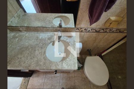 Casa de condomínio à venda com 180m², 3 quartos e 1 vaga Casa de condomínio à venda com 180m², 3 quartos e 1 vagaBanheiro social