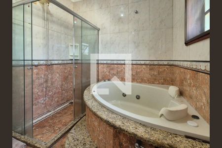 Casa de condomínio à venda com 180m², 3 quartos e 1 vaga Casa de condomínio à venda com 180m², 3 quartos e 1 vagaBanheiro da Suíte