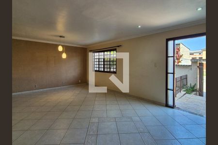 Sala de casa de condomínio à venda com 3 quartos, 180m² em Vargem Pequena, Rio de Janeiro