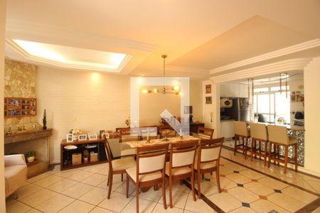 Sala de casa à venda com 4 quartos, 268m² em Santa Lúcia, Belo Horizonte