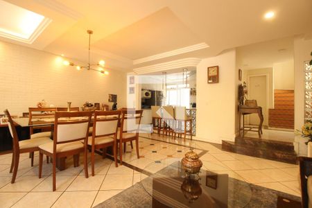 Sala de casa à venda com 4 quartos, 268m² em Santa Lúcia, Belo Horizonte