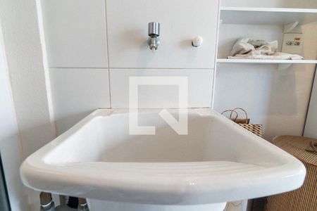 Apartamento à venda com 70m², 2 quartos e 1 vagaÁrea de Serviço Detalhe