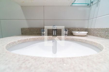 Apartamento à venda com 70m², 2 quartos e 1 vagaBanheiro Social Detalhe