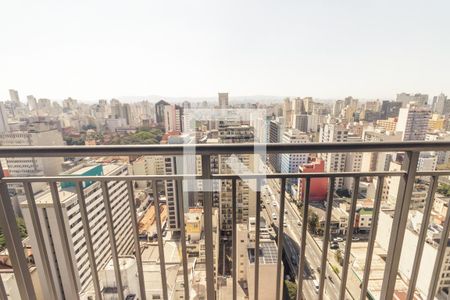 Studio para alugar com 27m², 1 quarto e sem vaga Studio para alugar com 27m², 1 quarto e sem vagaVaranda