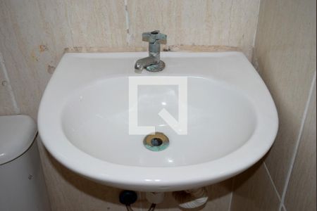 Banheiro de kitnet/studio para alugar com 1 quarto, 50m² em Vila Romana, São Paulo