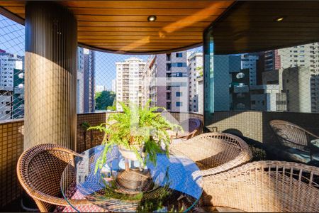 Apartamento à venda com 240m², 4 quartos e 3 vagasVaranda