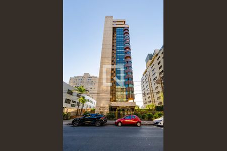 Apartamento à venda com 240m², 4 quartos e 3 vagasFachada