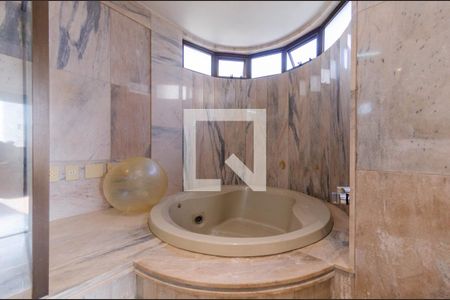 Apartamento à venda com 240m², 4 quartos e 3 vagasBanheiro suíte