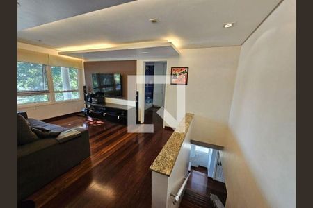 Casa à venda com 4 quartos, 473m² em Chácara Monte Alegre, São Paulo