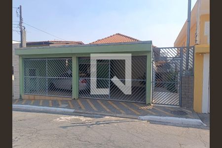 Casa à venda com 240m², 3 quartos e 2 vagas Casa à venda com 240m², 3 quartos e 2 vagasFachada